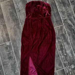 Strapless, asymmetrical, velvet LuLu’s dress❤️